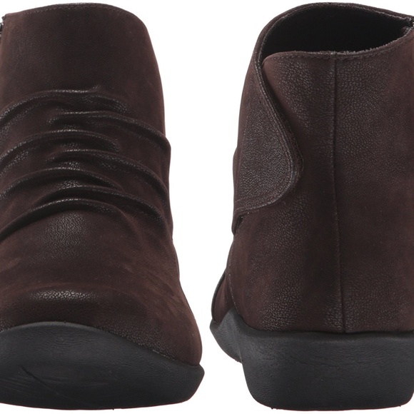 Clarks Brown Sillian Chell Booties - Picture 7 of 8